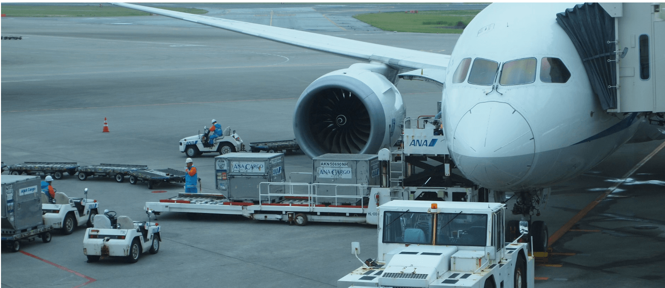 Cargo loading at an aeroplane